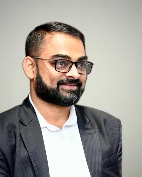 Portrait of Dr Varun Murthy, founder and master mentor